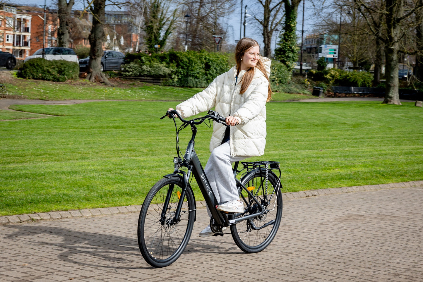 HYGGE AARHUS Step City Electric Bike - Top Speed 15.5mph | 50mi Range | 250W Power - Graphite Grey