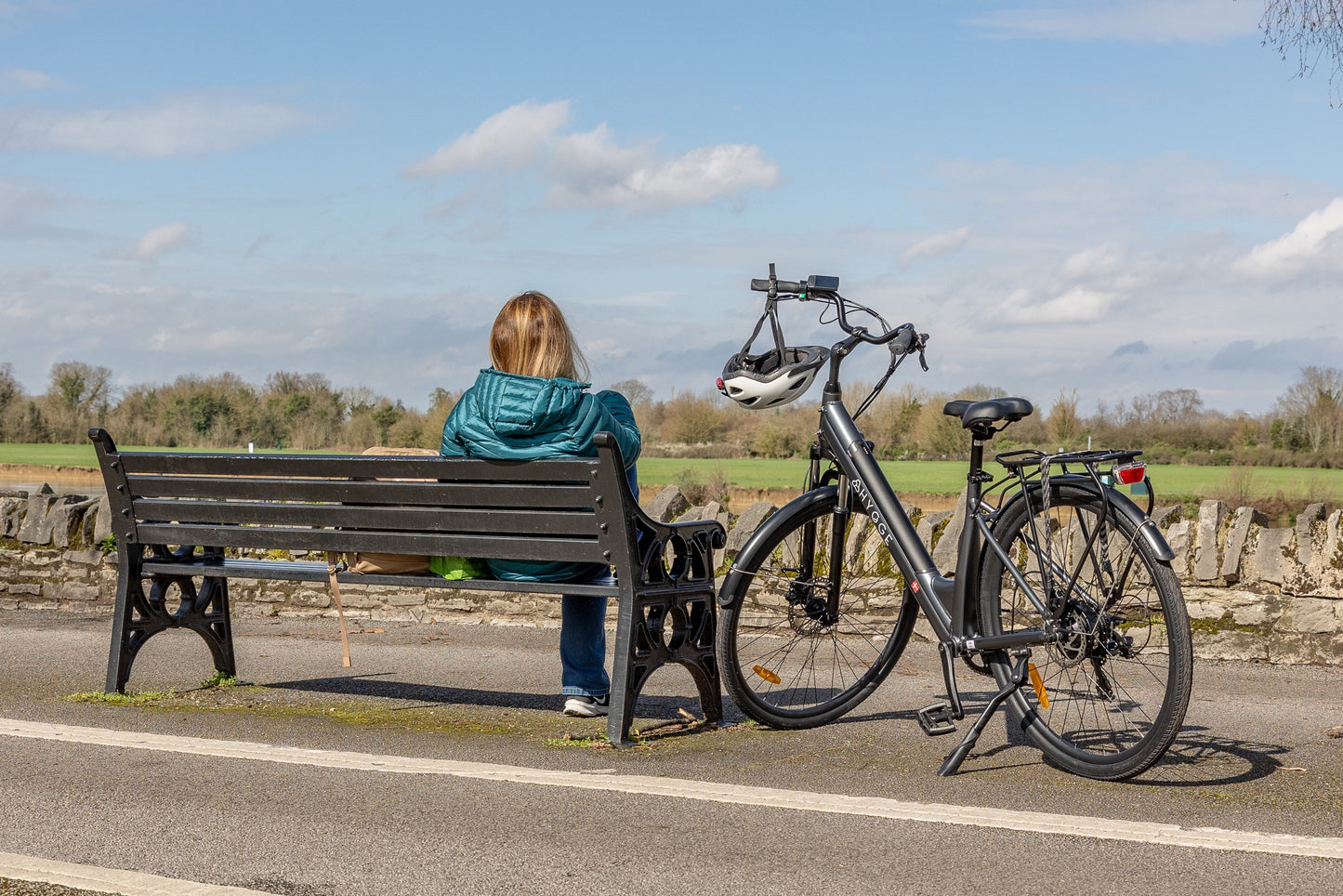 HYGGE AARHUS Step City Electric Bike - Top Speed 15.5mph | 50mi Range | 250W Power - Graphite Grey