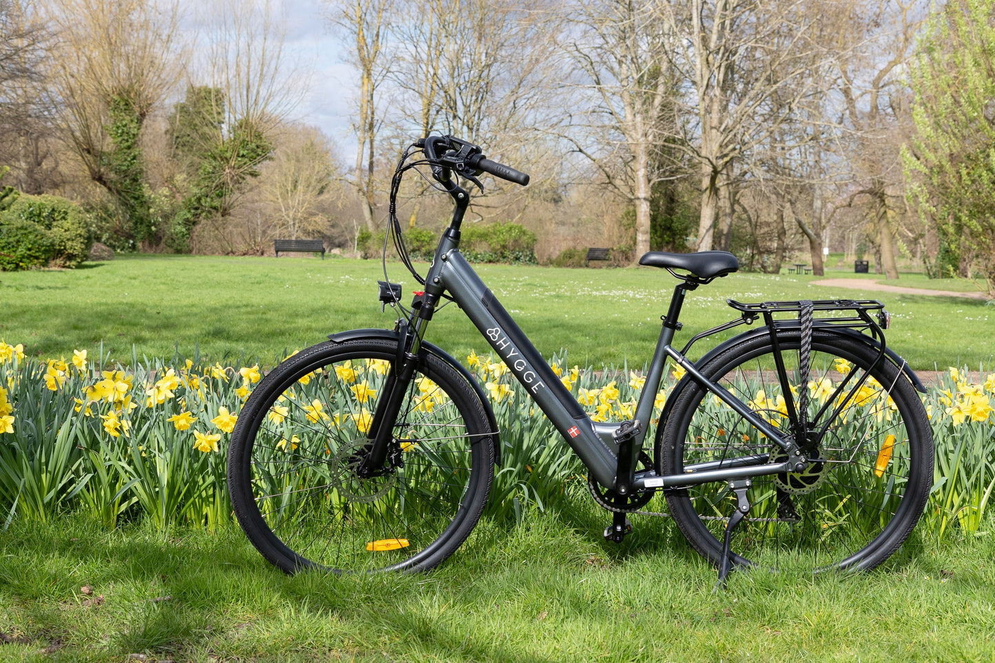 HYGGE AARHUS Step City Electric Bike - Top Speed 15.5mph | 50mi Range | 250W Power - Graphite Grey