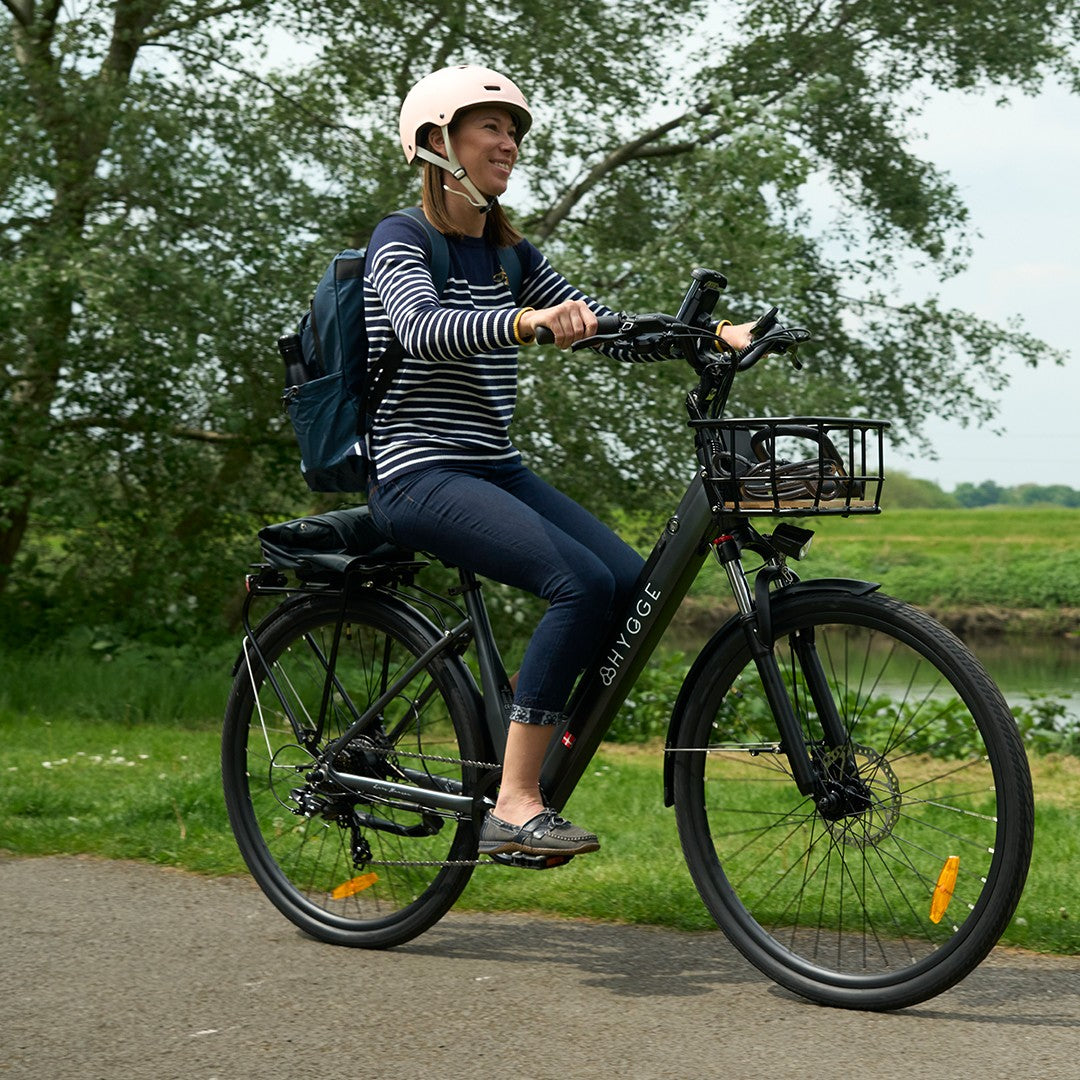 HYGGE AARHUS Step City Electric Bike - Top Speed 15.5mph | 50mi Range | 250W Power - Graphite Grey